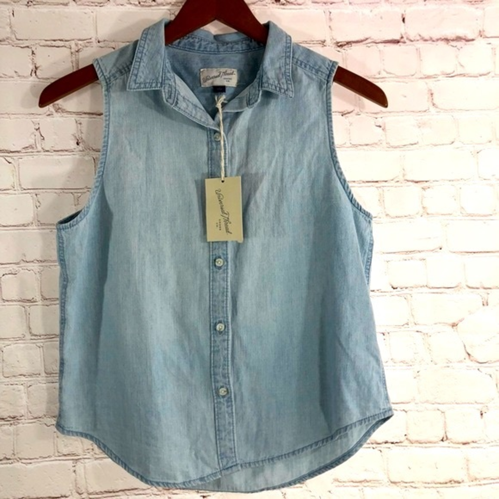 NWT Universal Threadâ Sleeveless Blouse